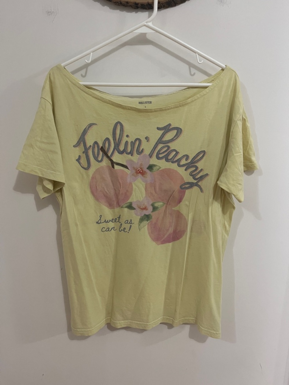 Hollister Light Yellow 'Feelin' Peachy' Graphic Tee